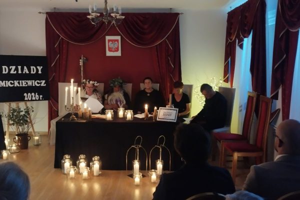 Wspólne czytanie podczas spotkania — Narodowe Czytanie w Tucznej, 8 września 2026 r.